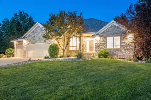 4701 Park Cir, West Des Moines, IA 50266