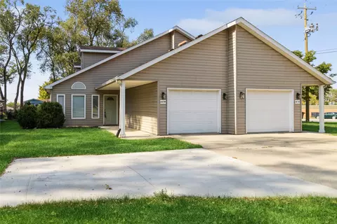 2208 69th St, Windsor Heights, IA 50324