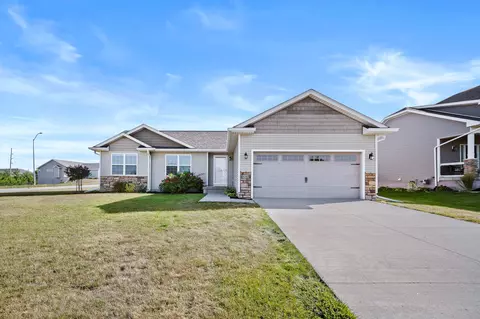 4143 145th St, Urbandale, IA 50323