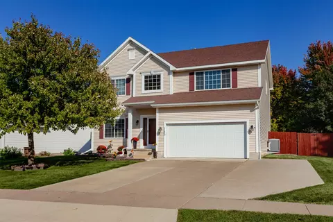 145 Glendale Dr, Waukee, IA 50263
