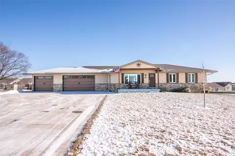 1113 14th Ave SE, Altoona, IA 50009