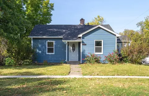 1004 N 4th Ave W, Newton, IA 50208
