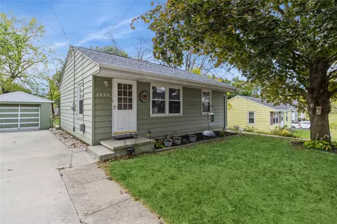 1435 E Creston Ave, Des Moines, IA 50320