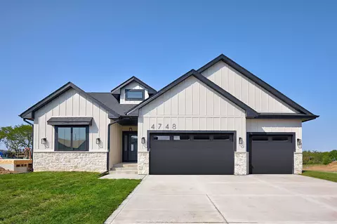 4748 144th St, Urbandale, IA 50323