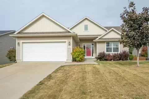 8271 Cody Dr, West Des Moines, IA 50266