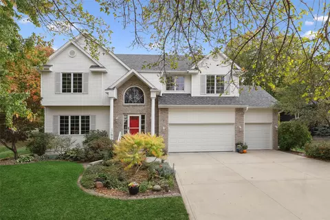 7746 Caldwell Cir, Johnston, IA 50131