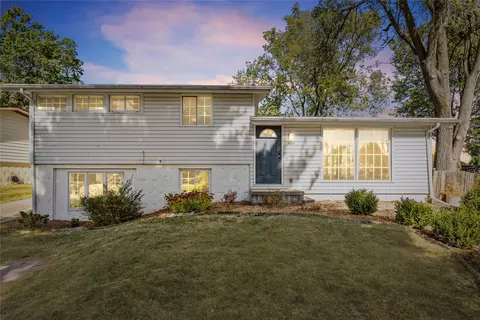 1109 Parkhill Dr, Norwalk, IA 50211