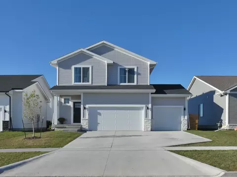 2937 Indigo Ln, Pella, IA 50219