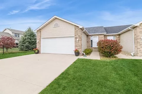 4717 Twain St, Ames, IA 50014