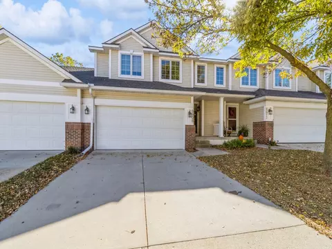 8608 Bromley Pl, Johnston, IA 50131