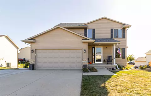 2317 Maplewood Dr, Granger, IA 50109