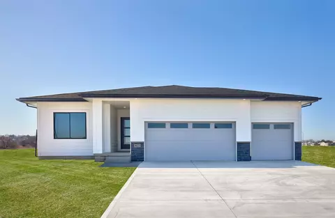 8132 Buckley St, Johnston, IA 50131