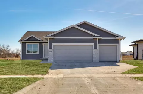 9536 NW 82nd Ave, Johnston, IA 50131