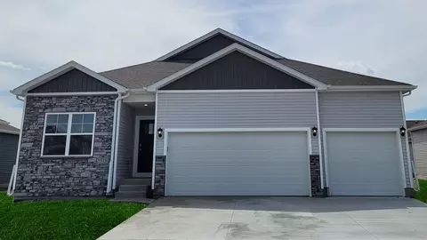 5519 NE Sienna Dr, Ankeny, IA 50021