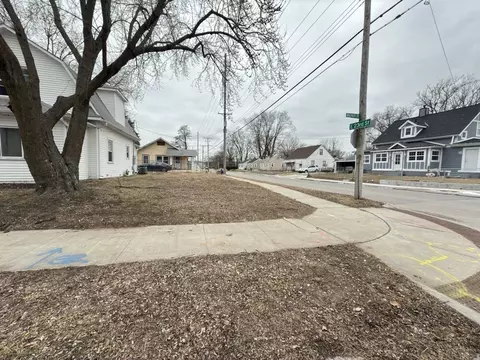2301 E Walnut St, Des Moines, IA 50317