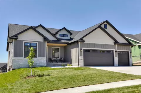 17674 Townsend Dr, Clive, IA 50325