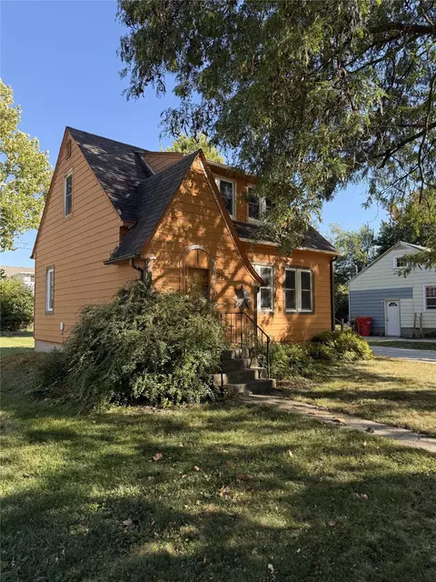 122 Howard Ave, Ames, IA 50014