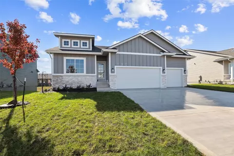130 NW Valleyview Dr, Waukee, IA 50263