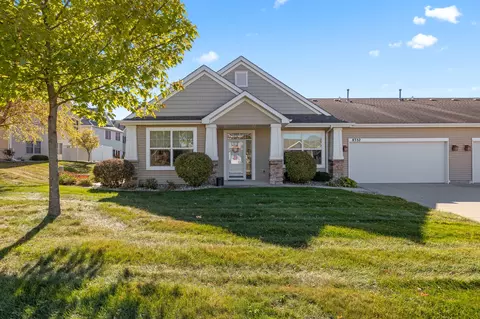 8332 Cody Dr, West Des Moines, IA 50266