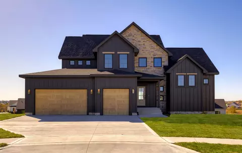 3910 NW 179th Ct, Clive, IA 50325
