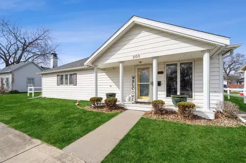 203 4th St SE, Altoona, IA 50009