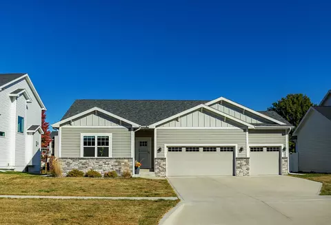 3403 Grand Valley Dr, West Des Moines, IA 50265