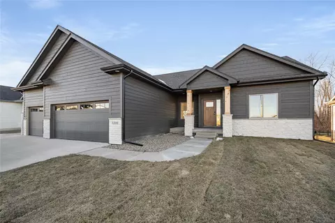 3200 NW Prescott Ct, Grimes, IA 50111