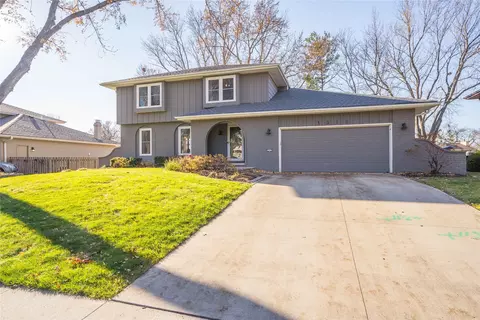 1512 NW 108th St, Clive, IA 50325