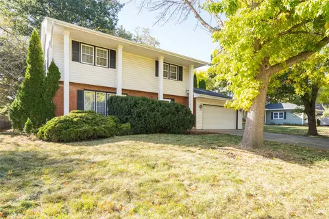 3304 Melanie Dr, Urbandale, IA 50322