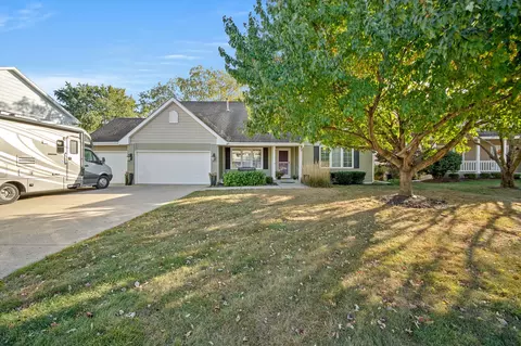 6108 Sharon Cir, Urbandale, IA 50322
