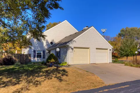 8709 Clover Ln, Urbandale, IA 50322