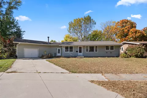 287 Village Dr, Ames, IA 50014