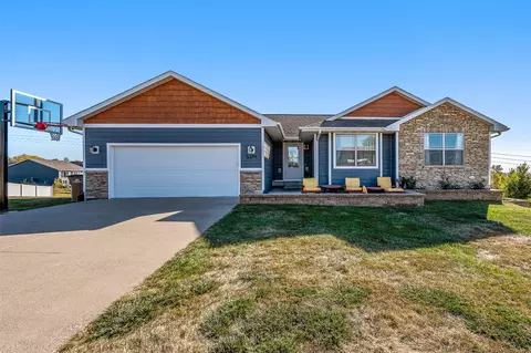 5379 Destiny Dr, Pleasant Hill, IA 50327