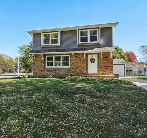 539 Village Ct, Altoona, IA 50009