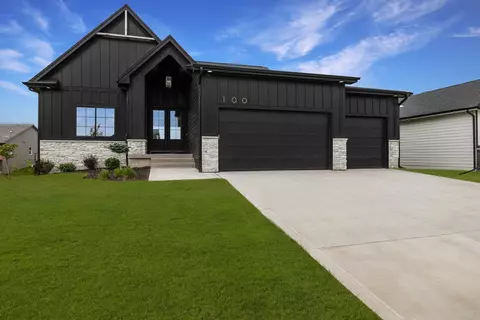 100 NW Valleyview Dr, Waukee, IA 50263