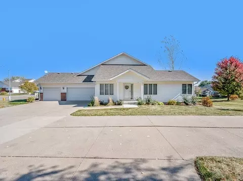 5015 Cleburne Ct, Pleasant Hill, IA 50327