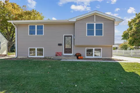 914 E Robinson St, Knoxville, IA 50138