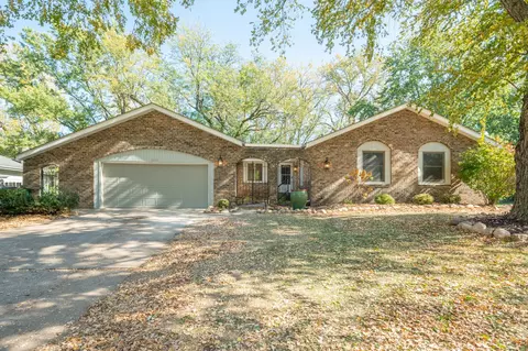 1519 NW 97th St, Clive, IA 50325