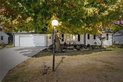 1835 9th Ave, Grinnell, IA 50112