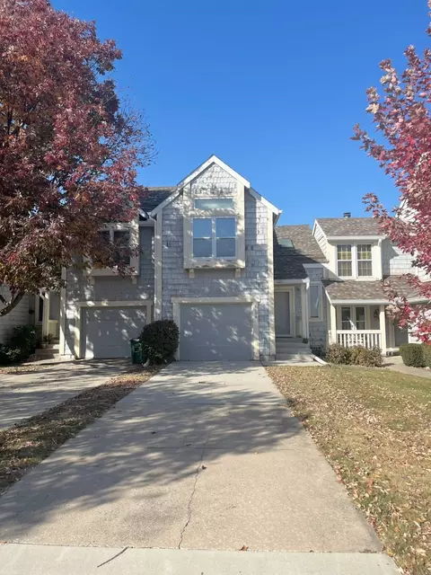 8109 Cobblestone Rd, Urbandale, IA 50322