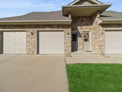 545 Kelsey Ln, Altoona, IA 50009
