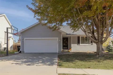 2055 SE Florence Dr, Waukee, IA 50263