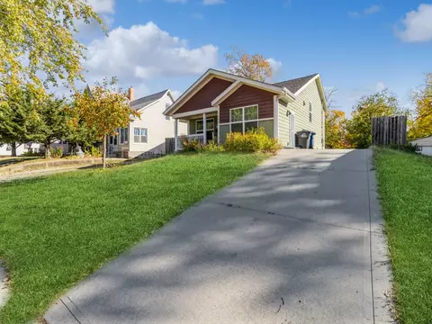 1433 22nd St, Des Moines, IA 50311
