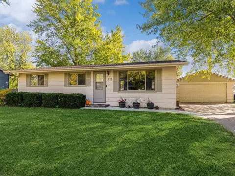 210 W Larson St, Knoxville, IA 50138