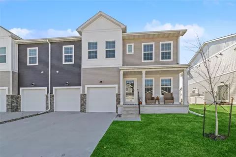 9618 Crowning Dr, West Des Moines, IA 50266