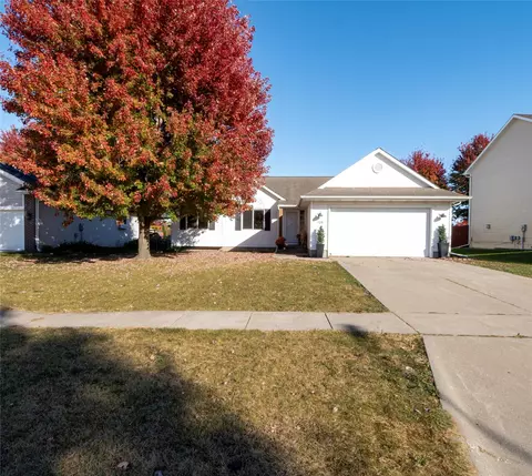 135 Glendale Dr, Waukee, IA 50263