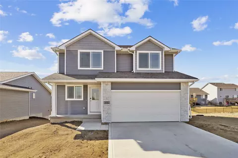 916 Spruce Ave, Norwalk, IA 50211