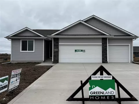 1390 Cedar St, Waukee, IA 50263
