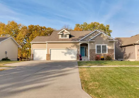 1181 S 95th St, West Des Moines, IA 50266