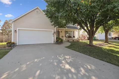 9804 Catalina Dr, Johnston, IA 50131